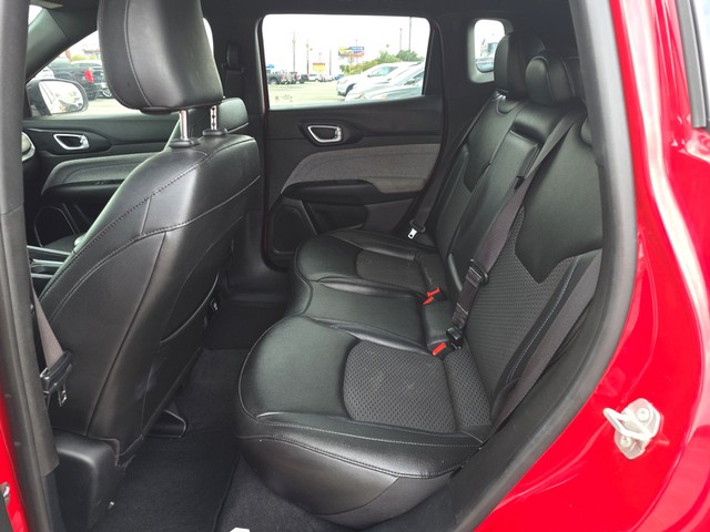 Jeep Compass Vehicle Full-screen Gallery Image 10