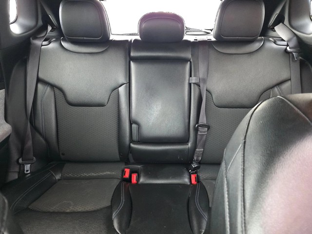 Jeep Compass Vehicle Full-screen Gallery Image 13