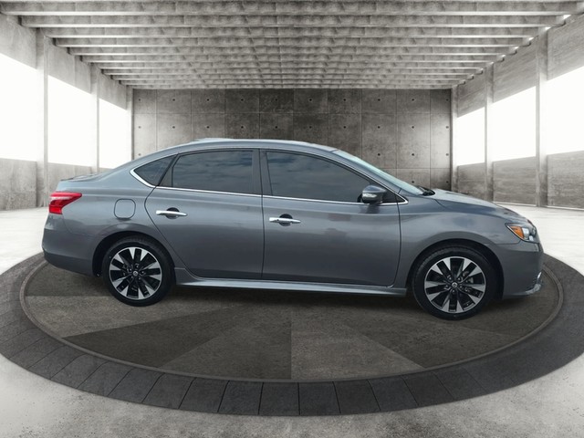 Nissan Sentra Vehicle Full-screen Gallery Image 04