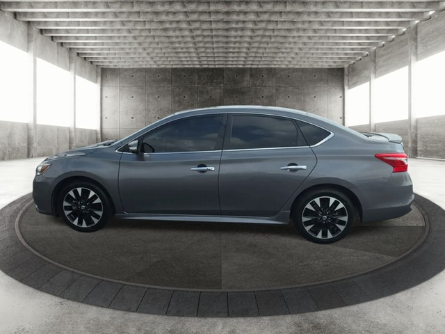 Nissan Sentra Vehicle Full-screen Gallery Image 05