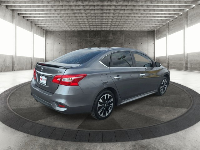 Nissan Sentra Vehicle Full-screen Gallery Image 07