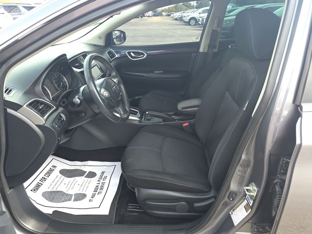 Nissan Sentra Vehicle Full-screen Gallery Image 09