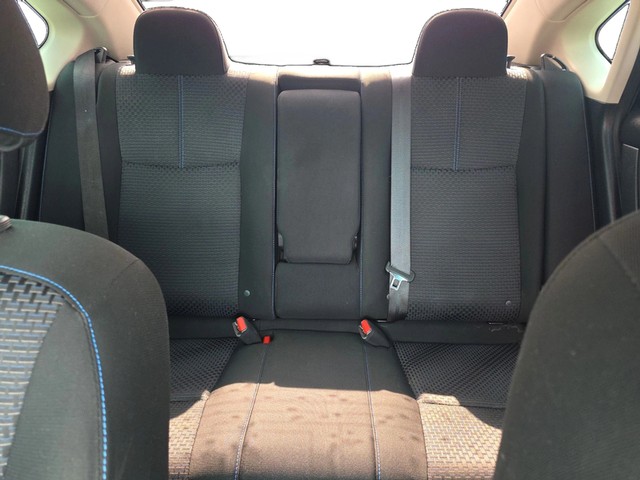Nissan Sentra Vehicle Full-screen Gallery Image 12
