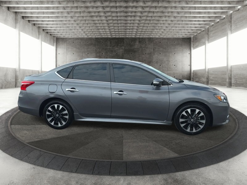 Nissan Sentra Vehicle Full-screen Gallery Image 4
