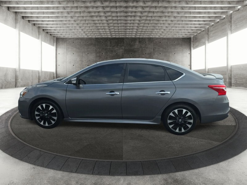 Nissan Sentra Vehicle Full-screen Gallery Image 5