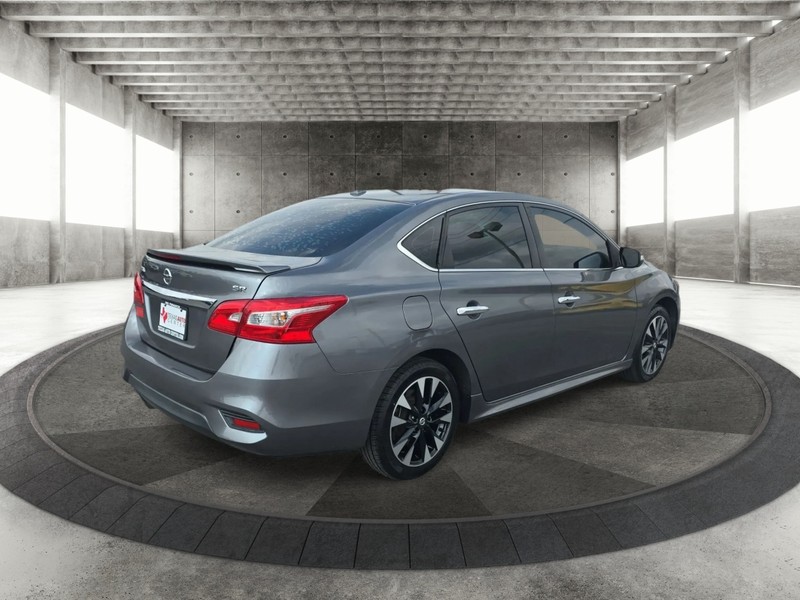 Nissan Sentra Vehicle Full-screen Gallery Image 7