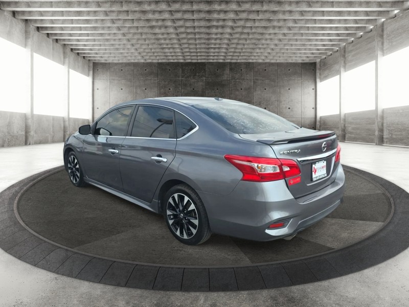 Nissan Sentra Vehicle Full-screen Gallery Image 8