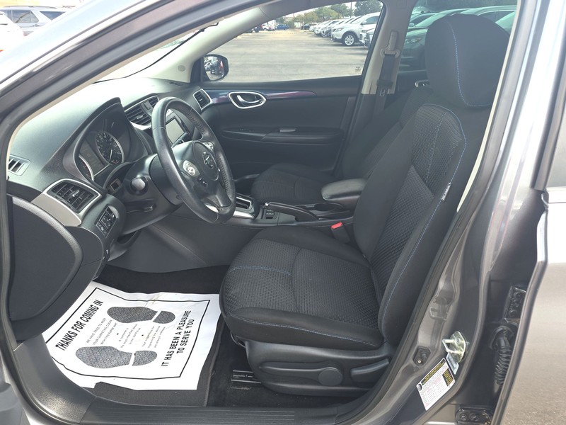 Nissan Sentra Vehicle Full-screen Gallery Image 9