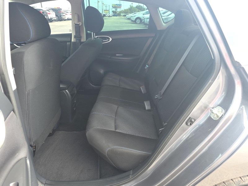 Nissan Sentra Vehicle Full-screen Gallery Image 10