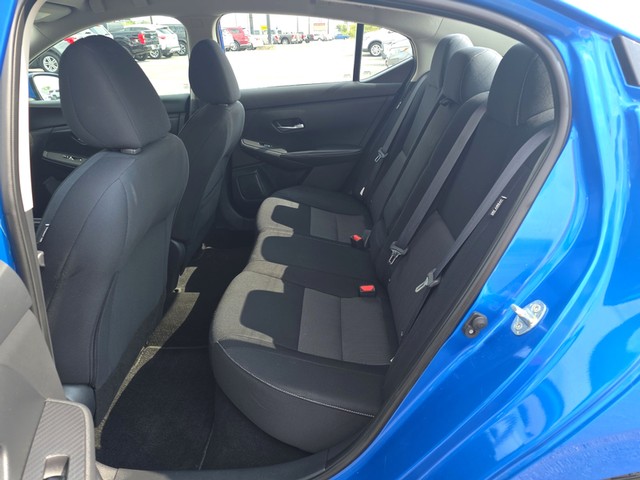 Nissan Sentra Vehicle Full-screen Gallery Image 10