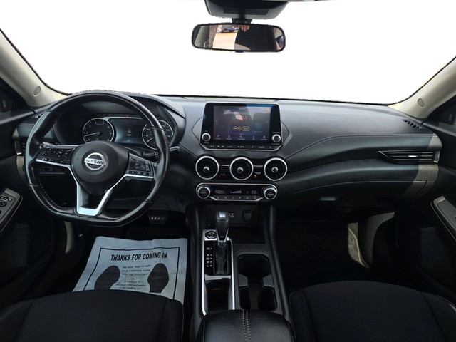 Nissan Sentra Vehicle Full-screen Gallery Image 15