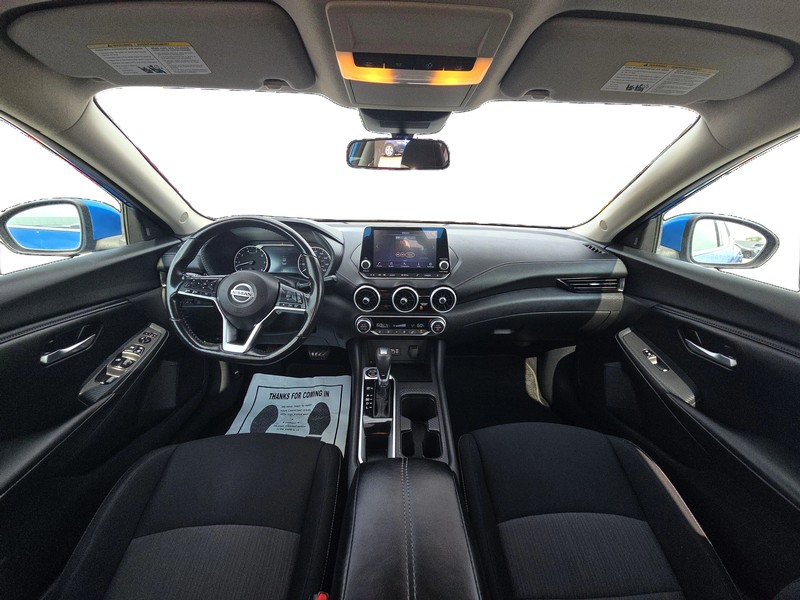 Nissan Sentra Vehicle Full-screen Gallery Image 14