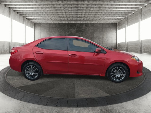 Toyota Corolla Vehicle Full-screen Gallery Image 04