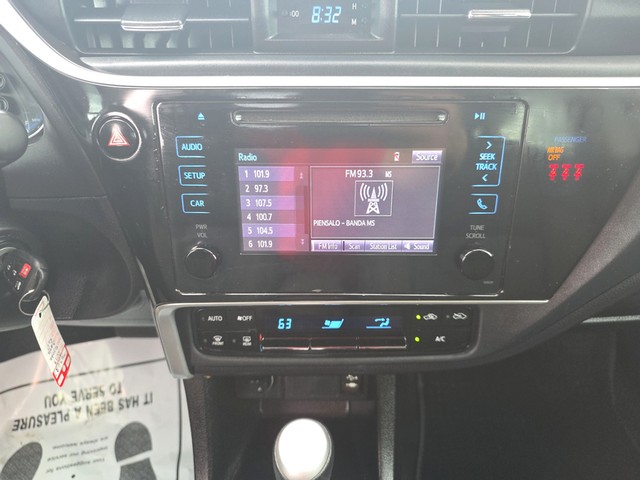 Toyota Corolla Vehicle Full-screen Gallery Image 11