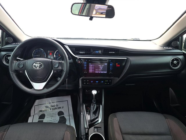 Toyota Corolla Vehicle Full-screen Gallery Image 15