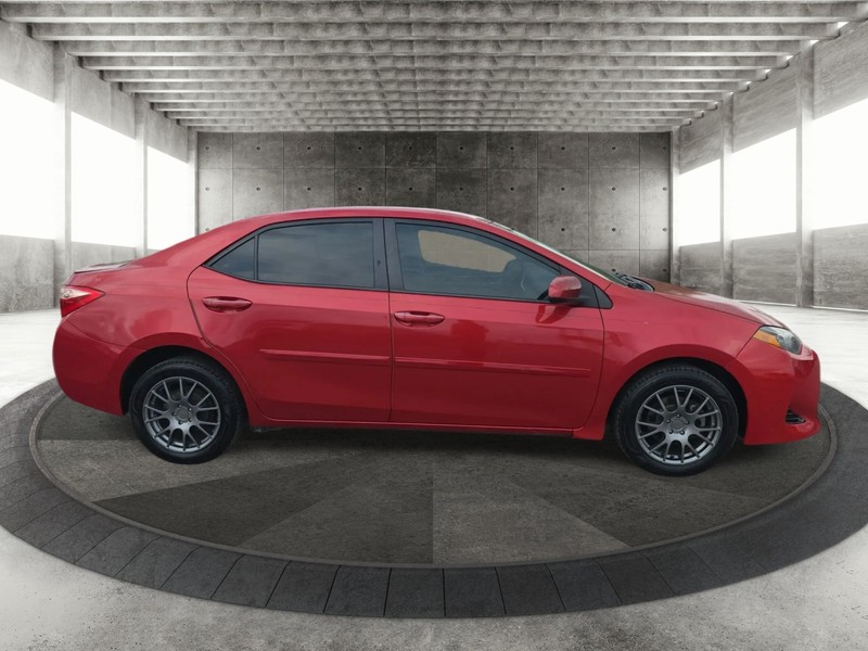 Toyota Corolla Vehicle Full-screen Gallery Image 4