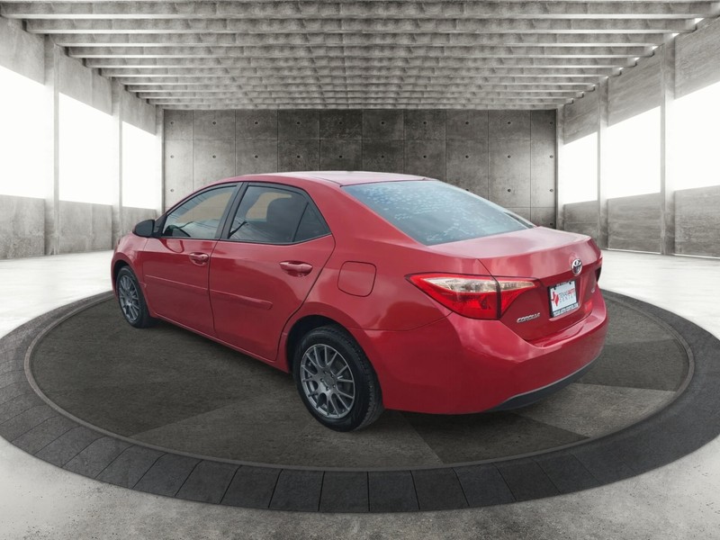 Toyota Corolla Vehicle Full-screen Gallery Image 8