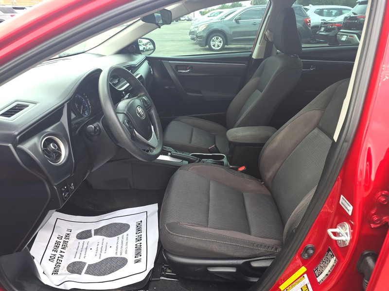 Toyota Corolla Vehicle Full-screen Gallery Image 9