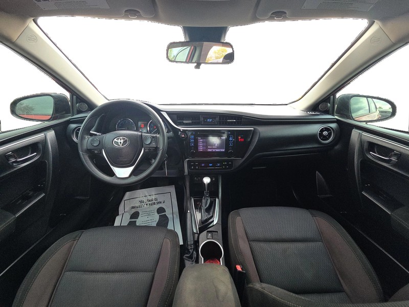 Toyota Corolla Vehicle Full-screen Gallery Image 14