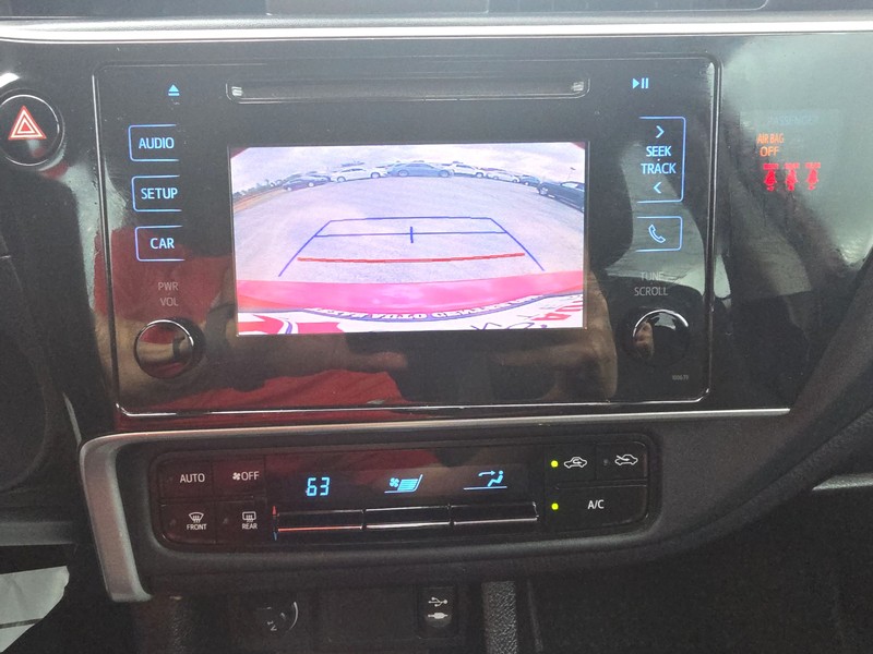 Toyota Corolla Vehicle Full-screen Gallery Image 16