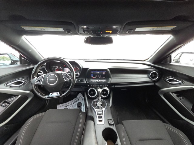 Chevrolet Camaro Vehicle Full-screen Gallery Image 13