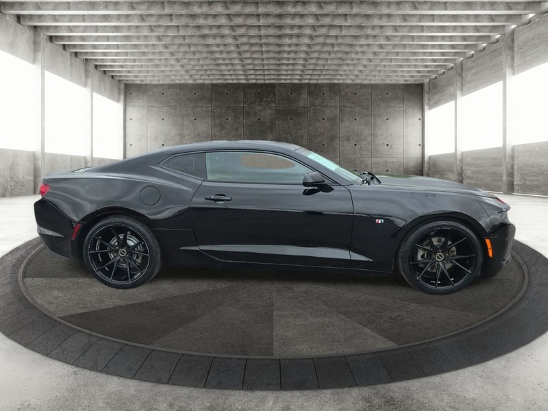 Chevrolet Camaro Vehicle Full-screen Gallery Image 4