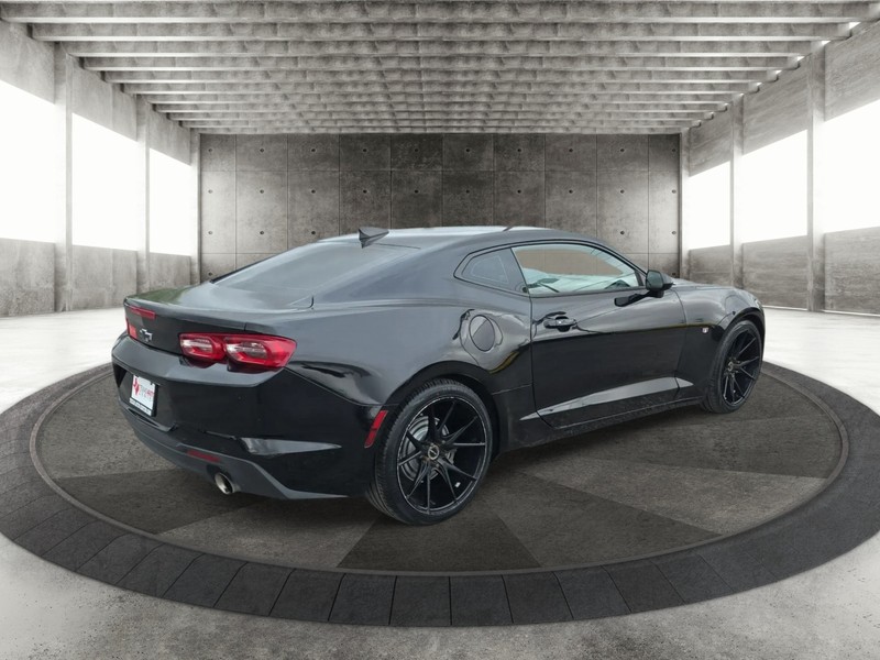 Chevrolet Camaro Vehicle Full-screen Gallery Image 7