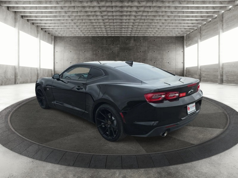 Chevrolet Camaro Vehicle Full-screen Gallery Image 8