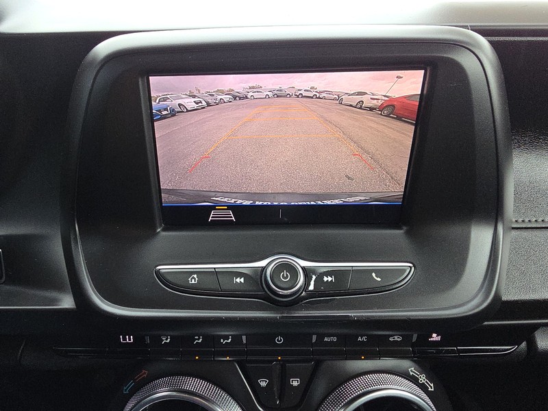 Chevrolet Camaro Vehicle Full-screen Gallery Image 15