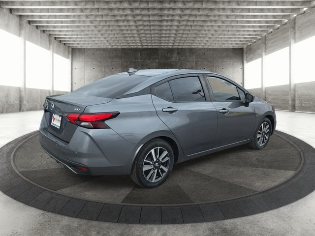 Nissan Versa Vehicle Full-screen Gallery Image 07