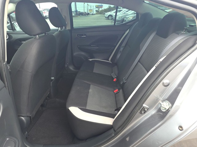Nissan Versa Vehicle Full-screen Gallery Image 10