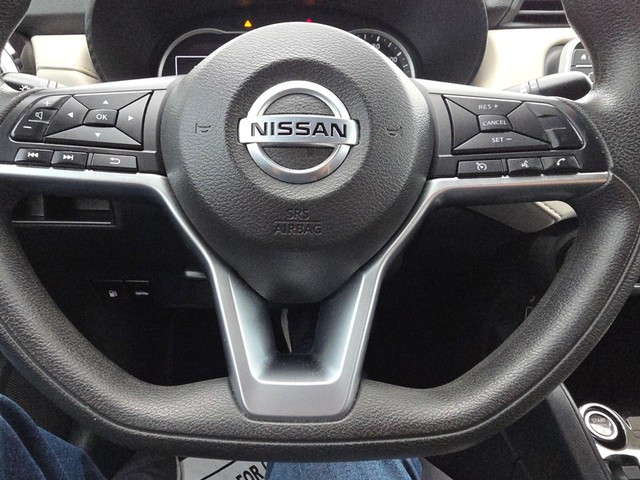 Nissan Versa Vehicle Full-screen Gallery Image 13