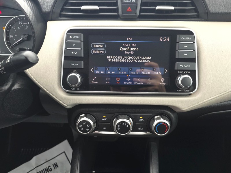 Nissan Versa Vehicle Full-screen Gallery Image 11