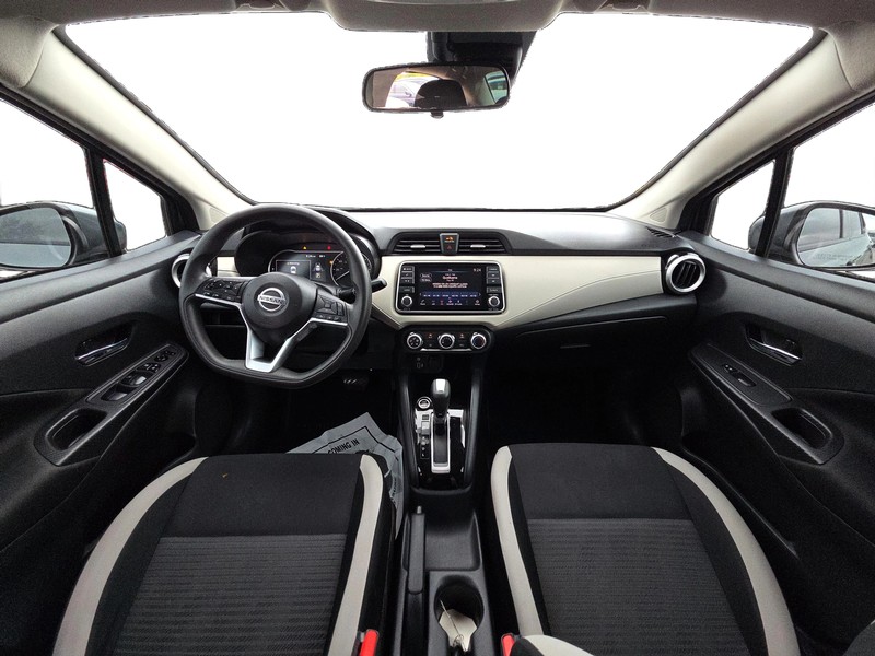 Nissan Versa Vehicle Full-screen Gallery Image 14