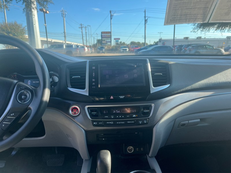 Honda Pilot Vehicle Full-screen Gallery Image 12