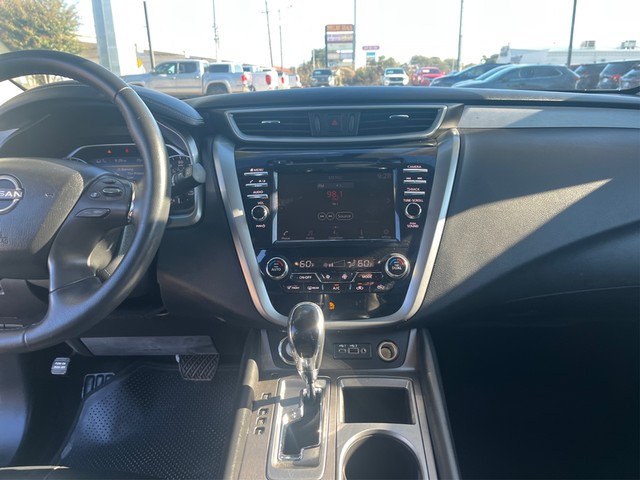 Nissan Murano Vehicle Full-screen Gallery Image 12