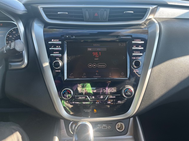 Nissan Murano Vehicle Full-screen Gallery Image 17