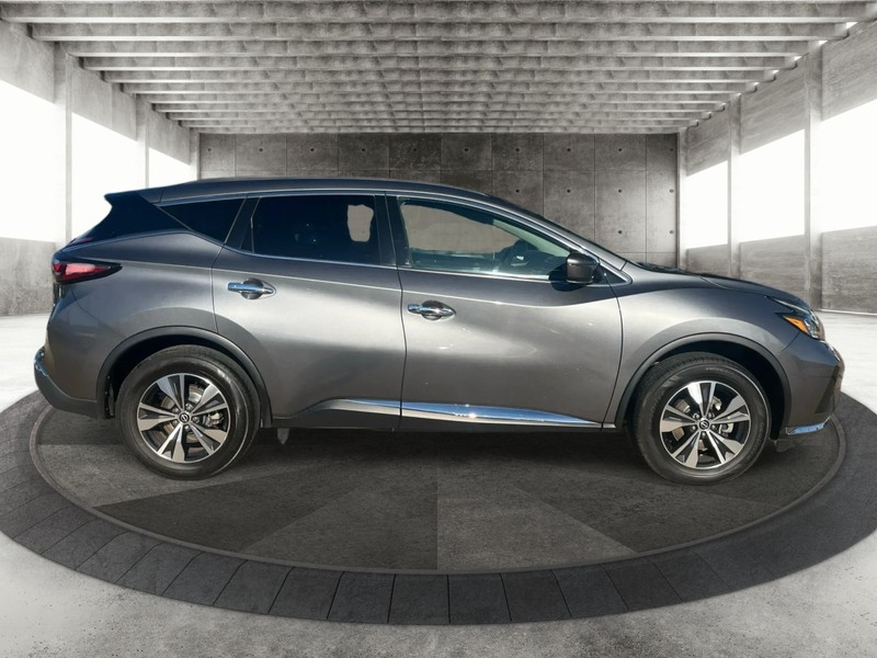Nissan Murano Vehicle Full-screen Gallery Image 4