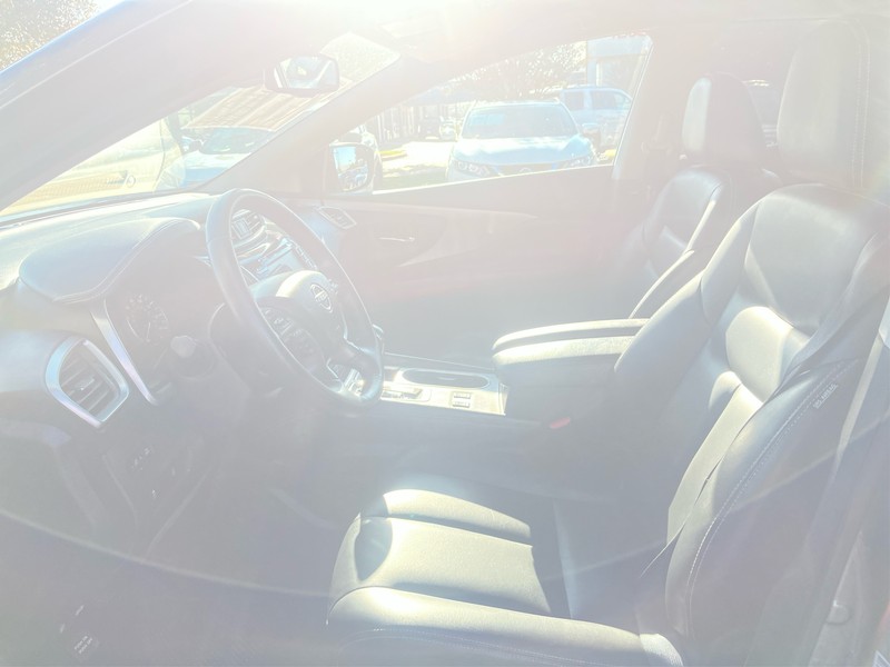 Nissan Murano Vehicle Full-screen Gallery Image 9