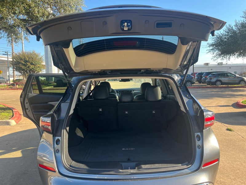 Nissan Murano Vehicle Full-screen Gallery Image 11