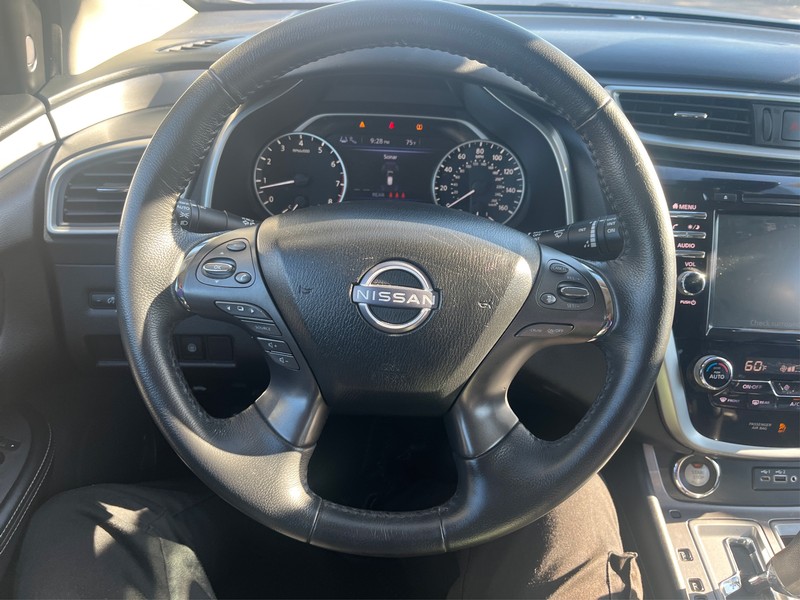Nissan Murano Vehicle Full-screen Gallery Image 14