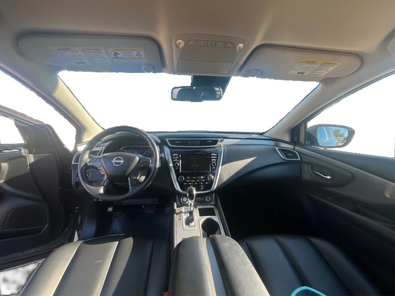 Nissan Murano Vehicle Full-screen Gallery Image 16