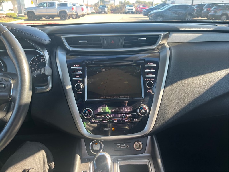 Nissan Murano Vehicle Full-screen Gallery Image 18