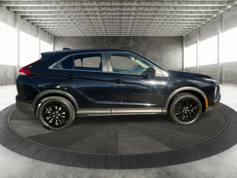 Mitsubishi Eclipse Cross Vehicle Full-screen Gallery Image 4