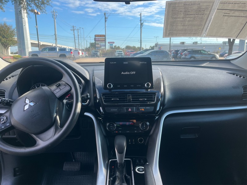 Mitsubishi Eclipse Cross Vehicle Full-screen Gallery Image 12