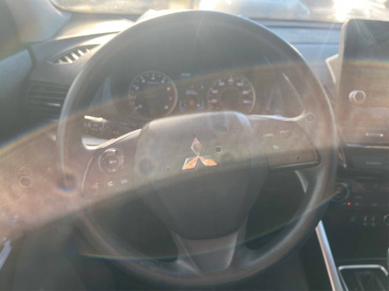 Mitsubishi Eclipse Cross Vehicle Full-screen Gallery Image 14