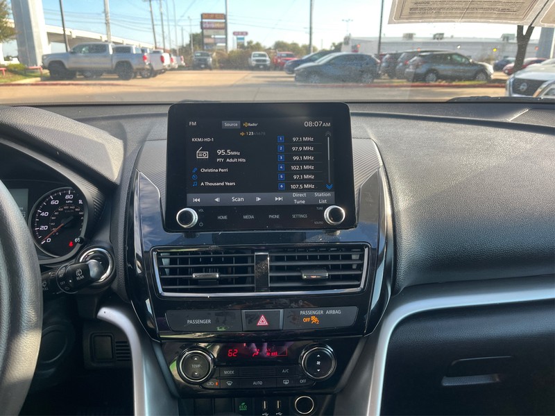 Mitsubishi Eclipse Cross Vehicle Full-screen Gallery Image 17