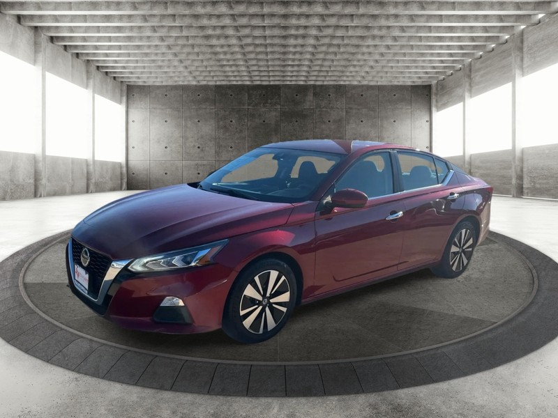 Nissan Altima Vehicle Full-screen Gallery Image 2