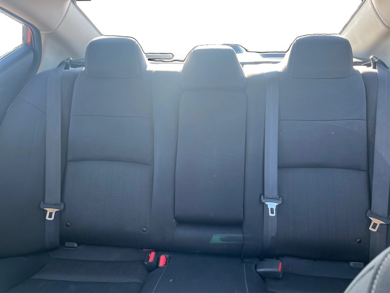 Nissan Altima Vehicle Full-screen Gallery Image 13