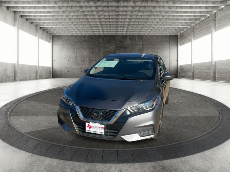 Nissan Versa Vehicle Full-screen Gallery Image 3